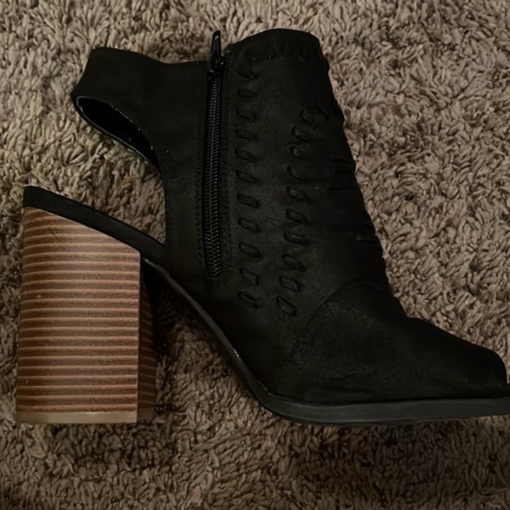 Quipid Peep toe black sling back booties. Size 9. - Picture 8 of 9